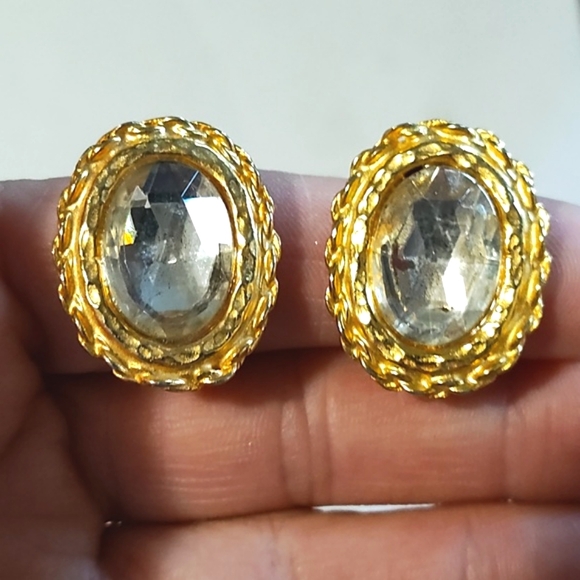 VINTAGE (PAT. #0156452) FILIGREE GOLD-TONE OVAL CRYSTAL CLIP-ON 1" EARRINGS - Picture 1 of 8
